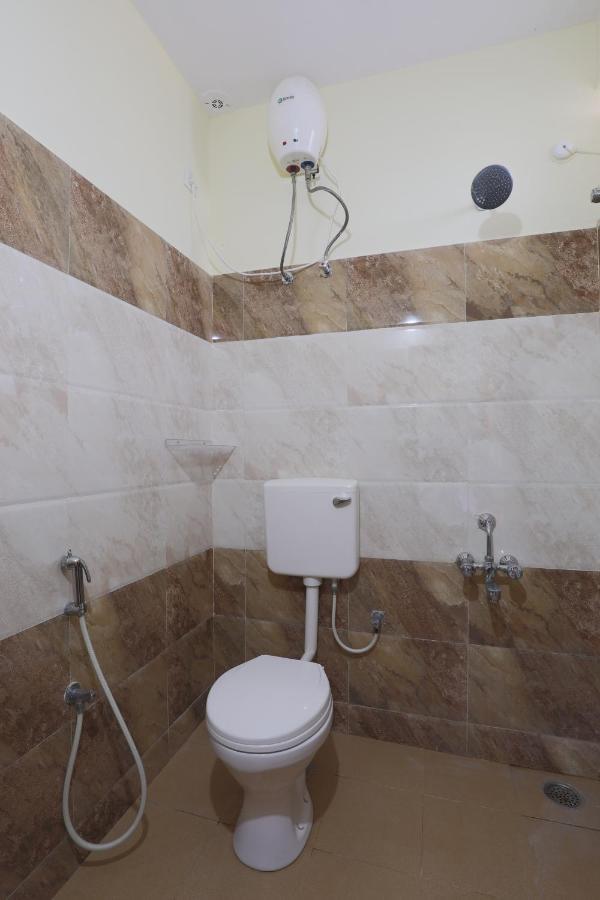 Tree Hotel-near Vfs Global And Ramee Mall