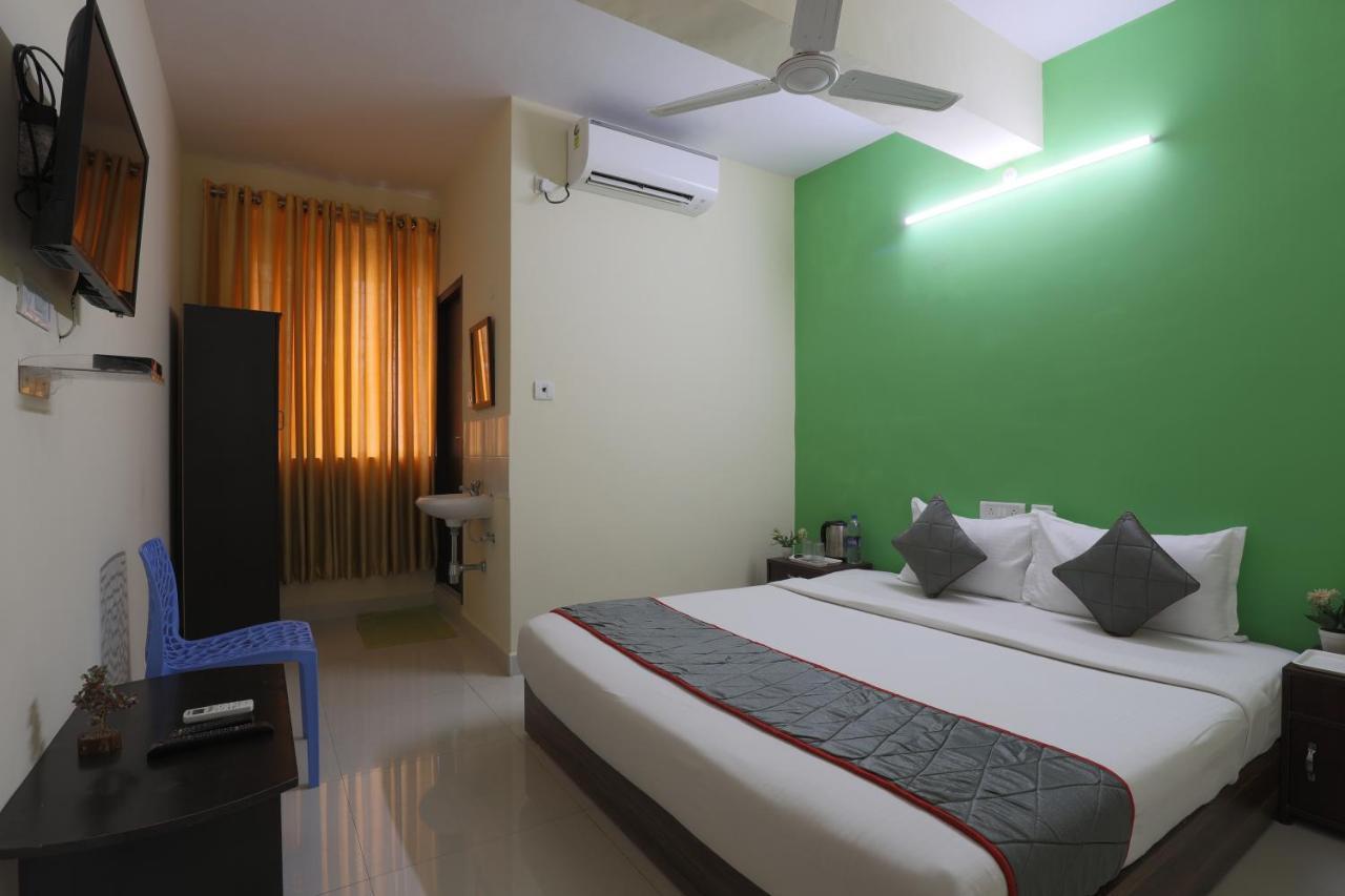 Hotel Tree Hotel-near Vfs Global And Ramee Mall