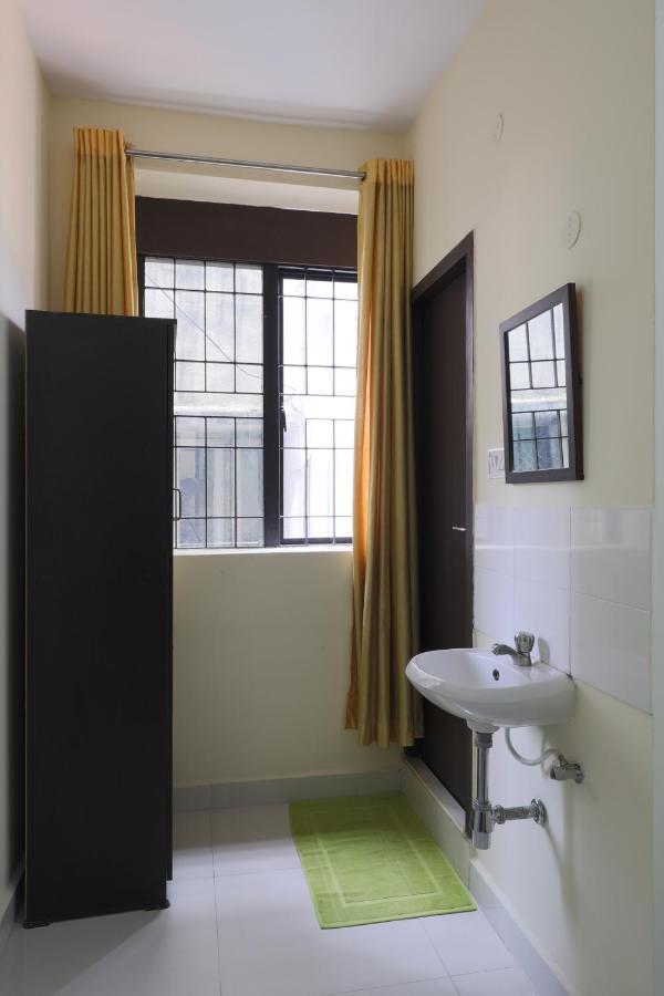 Tree Hotel-near Vfs Global And Ramee Mall Chennai