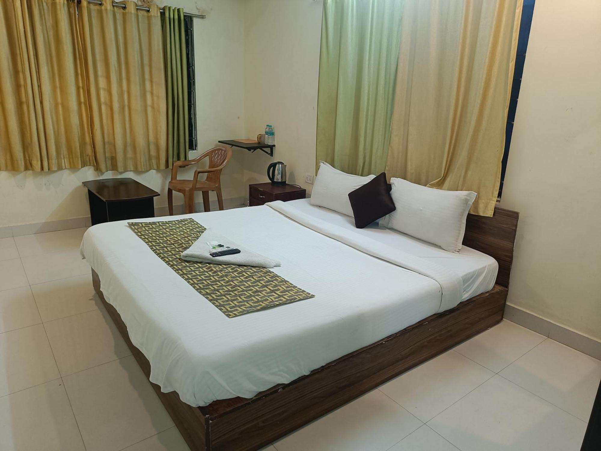 Tree Hotel-near Vfs Global And Ramee Mall 2*