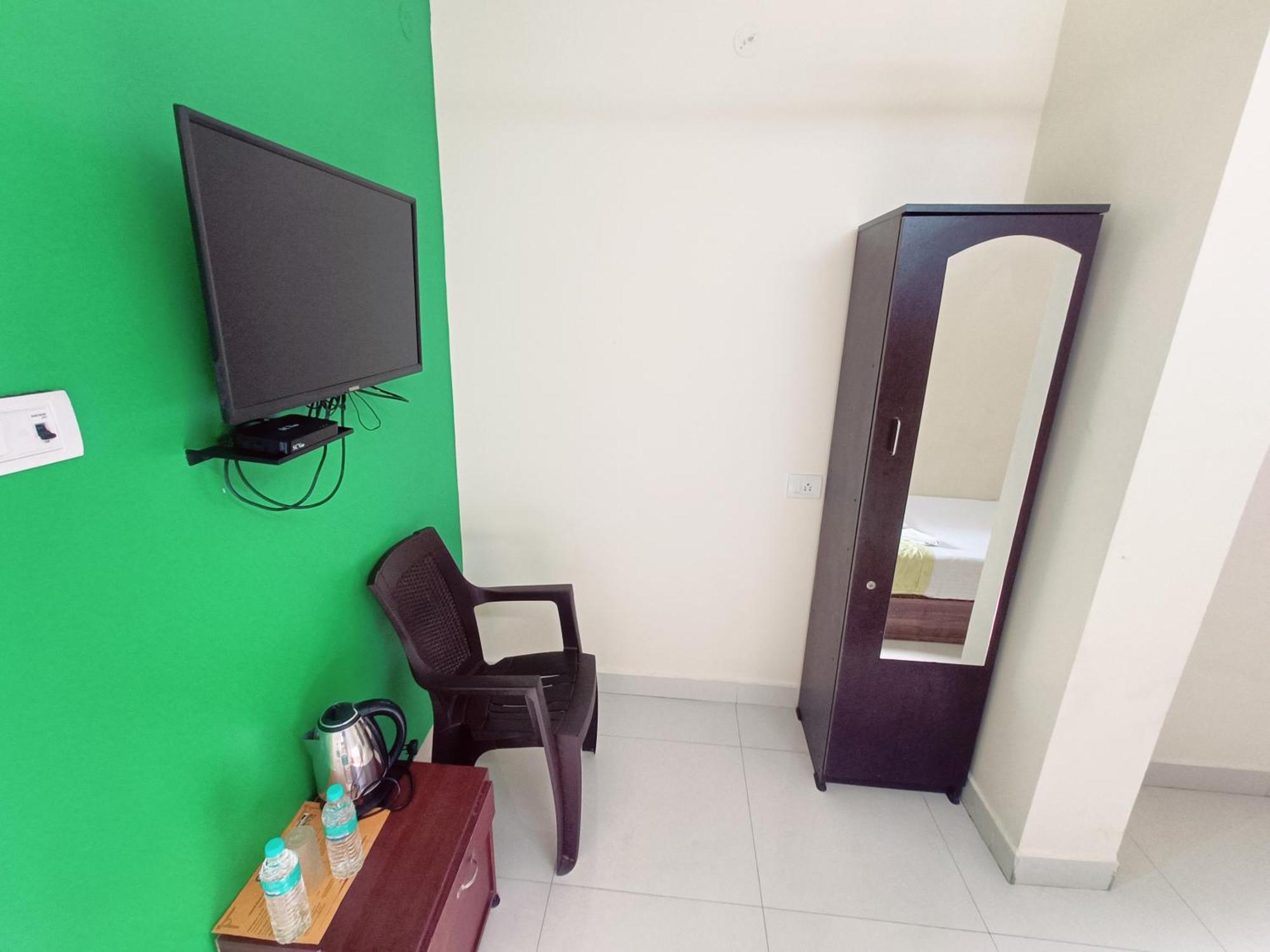 Tree Hotel-near Vfs Global And Ramee Mall Chennai