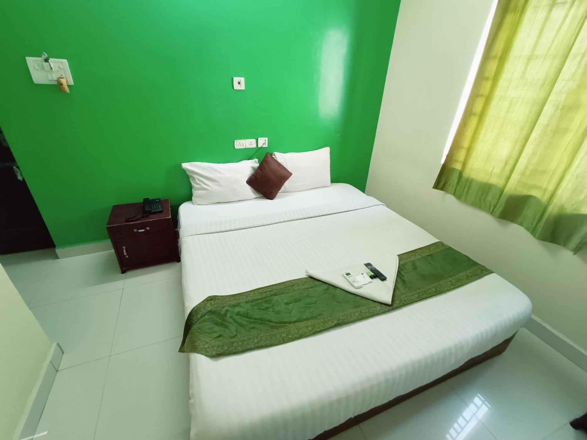Hotel Tree Hotel-near Vfs Global And Ramee Mall 2*