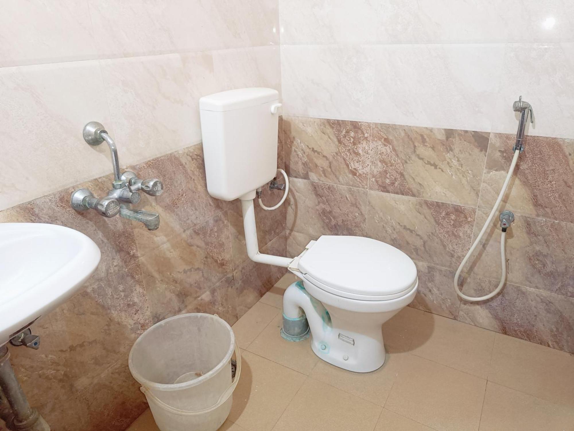 Tree Hotel-near Vfs Global And Ramee Mall Chennai