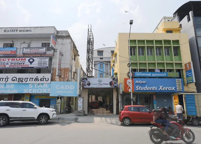 Green Tree Hotel-Near Vfs Global And Ramee Mall