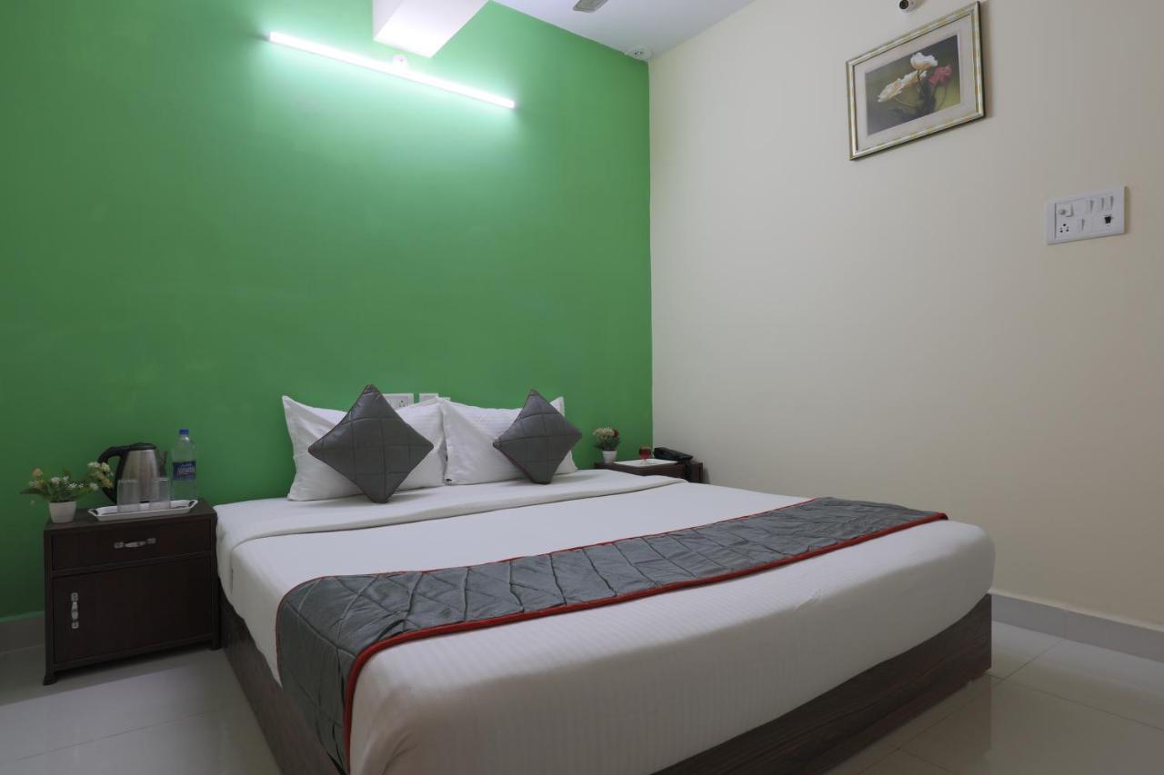 Hotel Tree Hotel-near Vfs Global And Ramee Mall Chennai